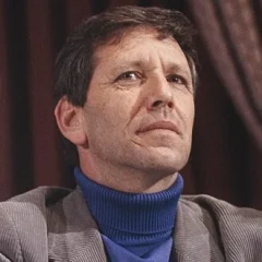 Amos Oz height profile photo