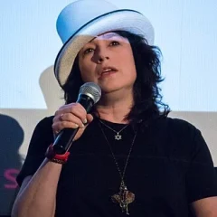 Amy Sherman-Palladino height profile photo