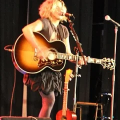 Amy Wadge height profile photo