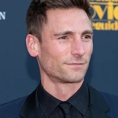 Andrew Walker (actor) height profile photo