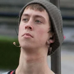 Angus Imrie height profile photo