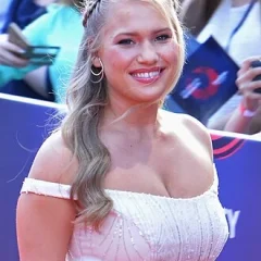Anja Nissen height profile photo