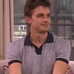 Antoni Porowski height profile photo