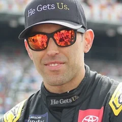 Aric Almirola height profile photo