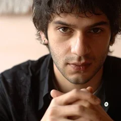 Arjun Mathur height profile photo