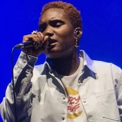 Arlo Parks height profile photo