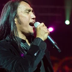 Arnel Pineda height profile photo