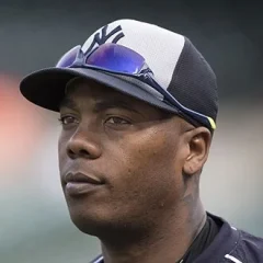 Aroldis Chapman height profile photo