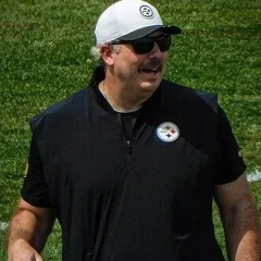 Arthur Smith (American football, born 1982) height profile photo