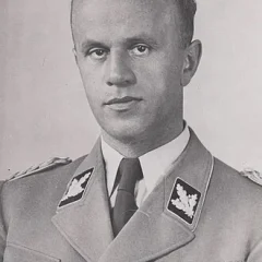 August Frank height profile photo