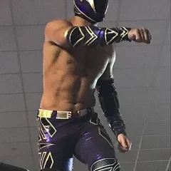 Axiom (wrestler) height profile photo
