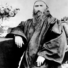 Baháʼu'lláh height profile photo