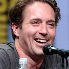 Beck Bennett height profile photo