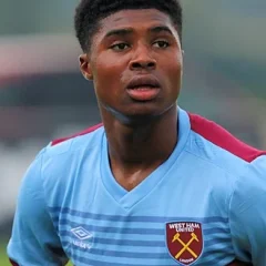 Ben Johnson (footballer, born 2000) height profile photo