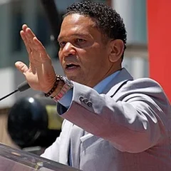 Benny Medina height profile photo