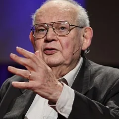 Benoit Mandelbrot height profile photo