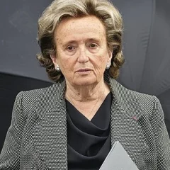 Bernadette Chirac height profile photo