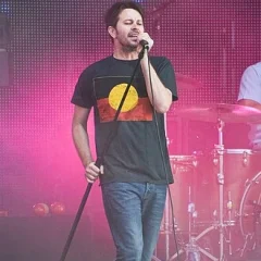 Bernard Fanning height profile photo