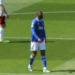 Beto (footballer, born 1998) height profile photo