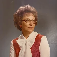 Beverly White height profile photo