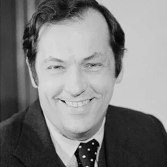 Bill Bradley height profile photo