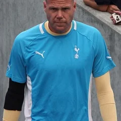 Brad Friedel height profile photo
