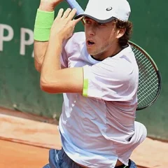 Brandon Holt height profile photo
