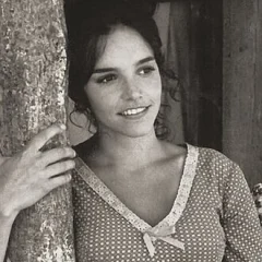 Brooke Adams (actress) height profile photo
