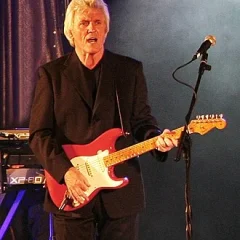 Bruce Welch height profile photo