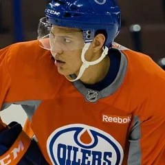 Caleb Jones (ice hockey) height profile photo