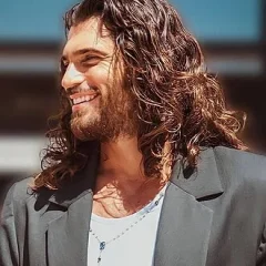 Can Yaman height profile photo