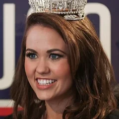 Cara Mund height profile photo