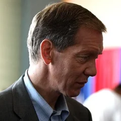 Carl Cameron height profile photo