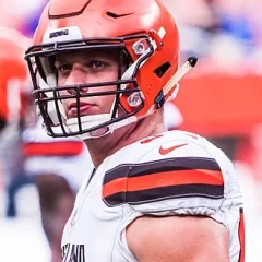 Carl Nassib height profile photo