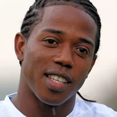 Carlos Sánchez (footballer, born 1986) height profile photo