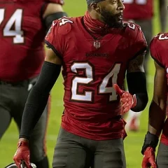 Carlton Davis height profile photo