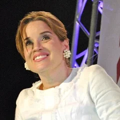Carmen Yulín Cruz height profile photo