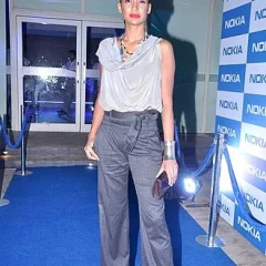 Carol Gracias height profile photo