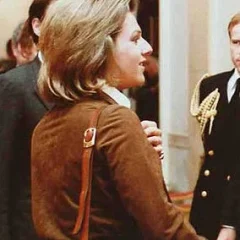 Carol Thatcher height profile photo
