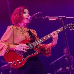 Carrie Brownstein height profile photo
