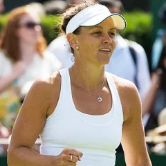 Casey Dellacqua height profile photo