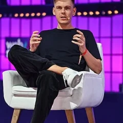 Caspar Lee height profile photo
