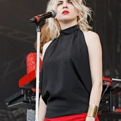 Cécile Cassel height profile photo