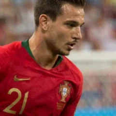 Cédric Soares height profile photo