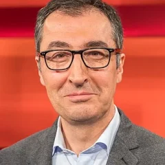 Cem Özdemir height profile photo