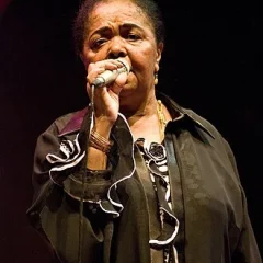 Cesária Évora height profile photo