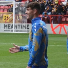 Charlie McNeill (footballer) height profile photo