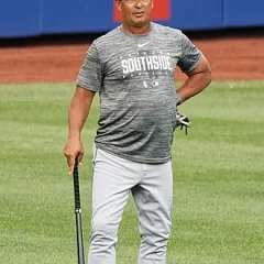 Charlie Montoyo height profile photo