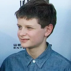 Charlie Tahan height profile photo