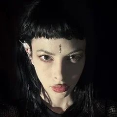 Charlotte Kemp Muhl height profile photo